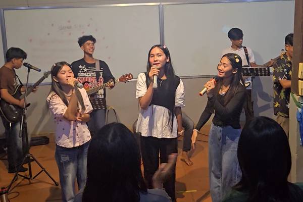 Ask+A+Missionary+%26%238211%3B+What+is+it+like+to+worship+in+Cambodia%3F